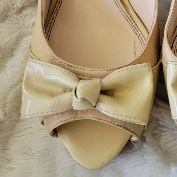 Beige Peeptoe Slingback Heels w patent Bows and wood details - Picture 11 of 11